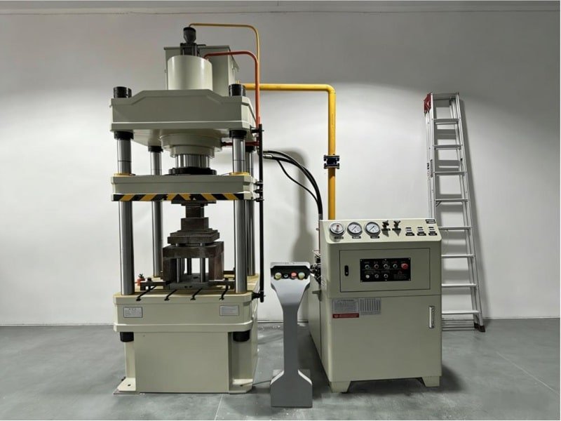 Forming Cold isostatic pressing and injection molding technologies.